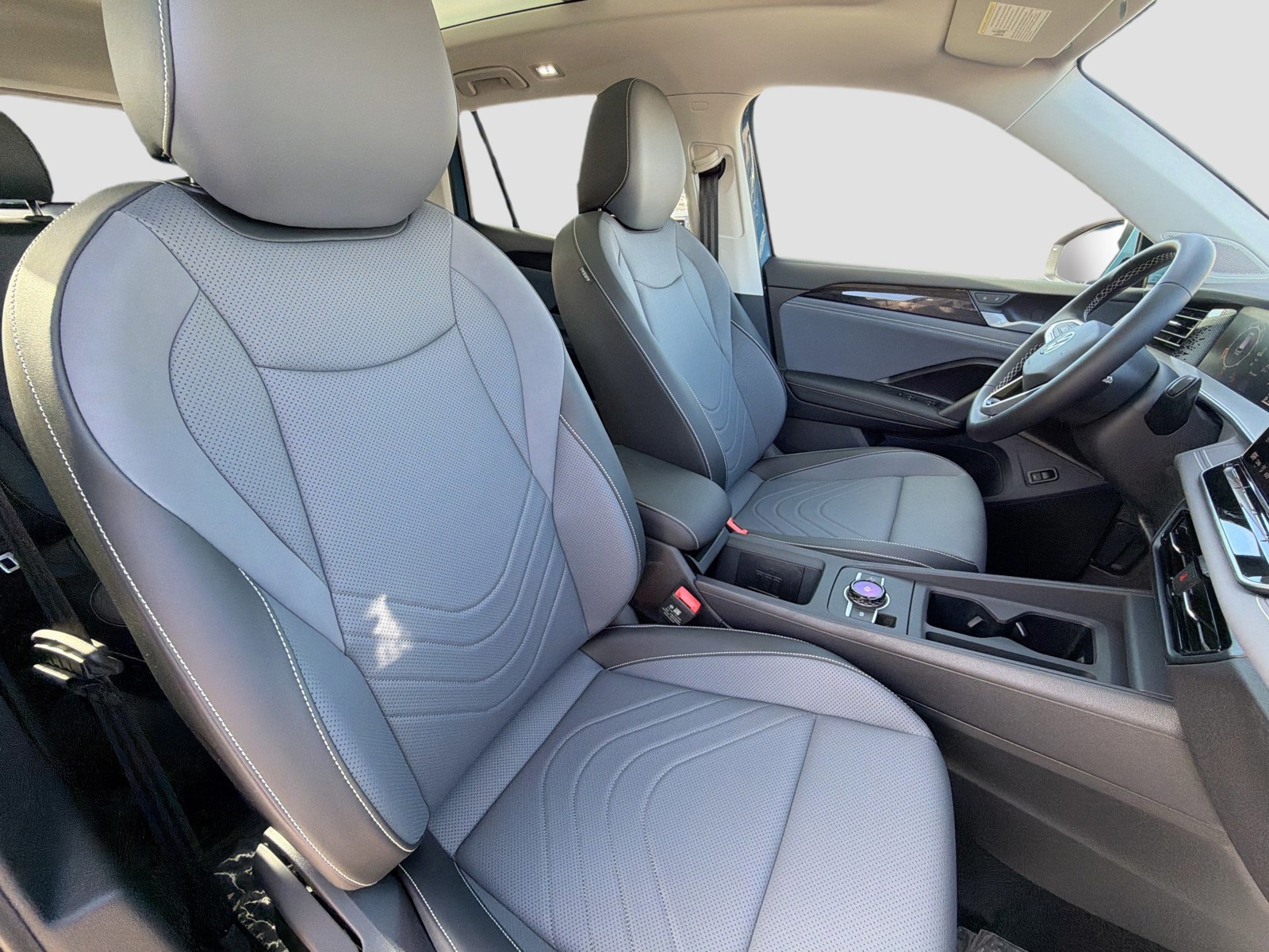 2026 Volkswagen Tiguan - Photo 14