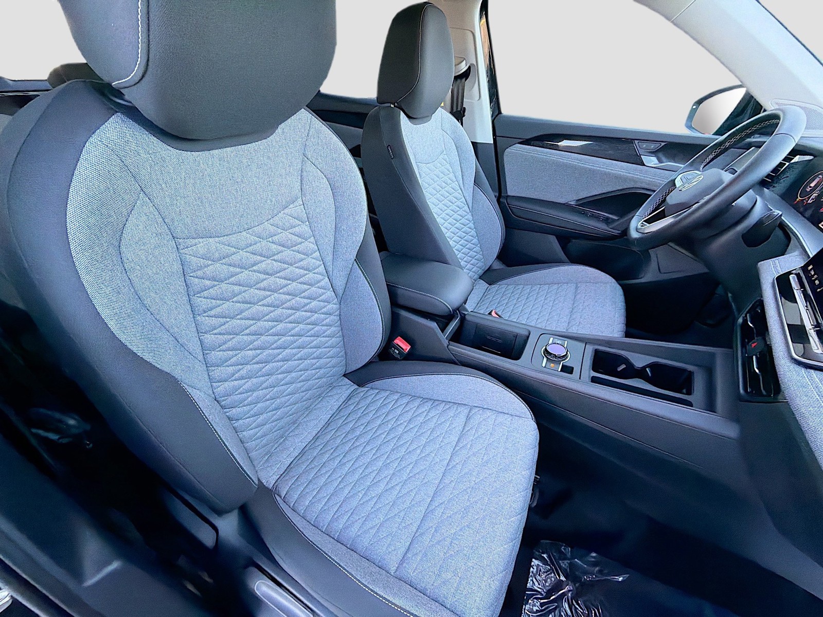 2026 Volkswagen Tiguan - Photo 13
