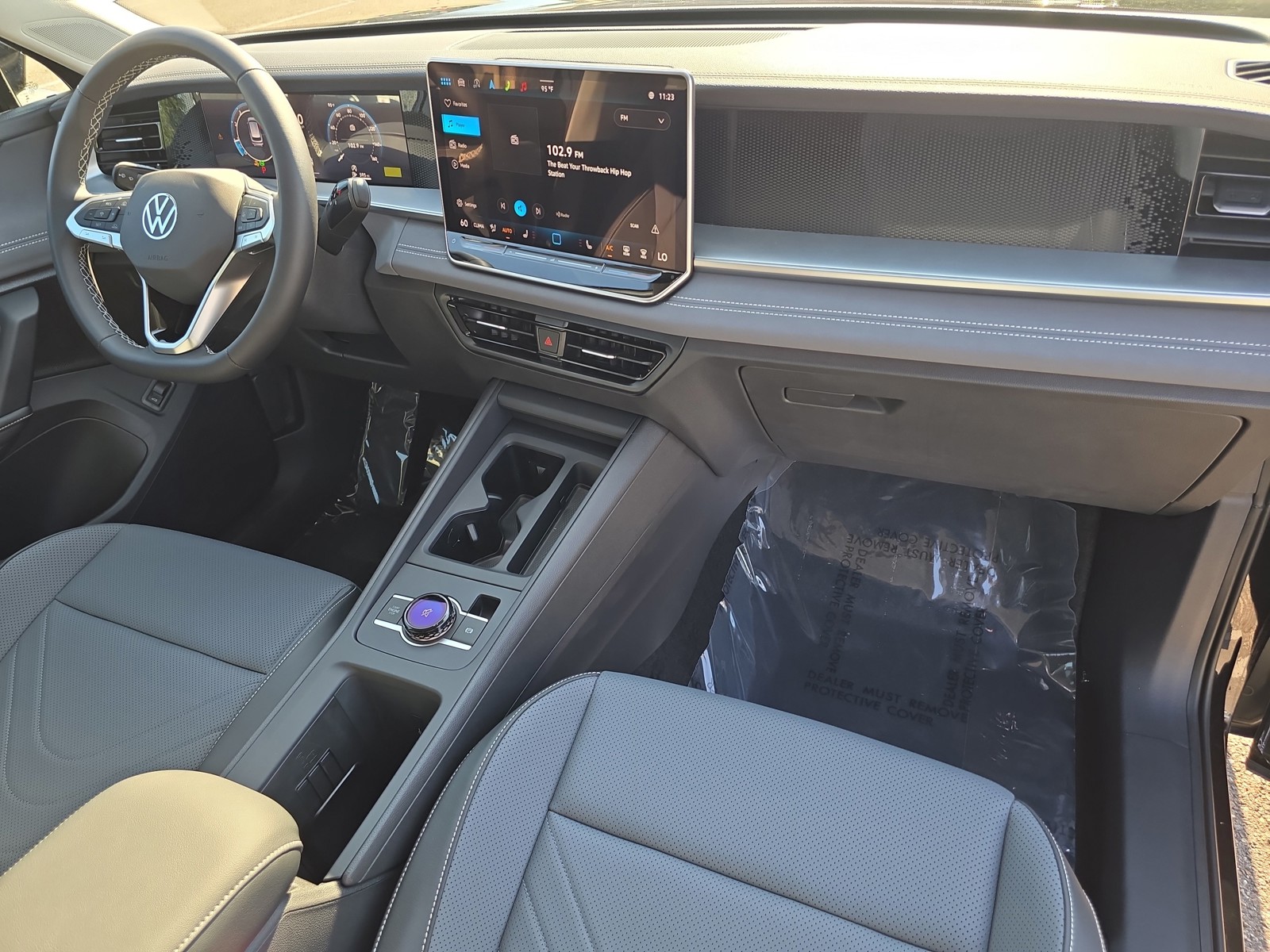 2025 Volkswagen Tiguan - Photo 11
