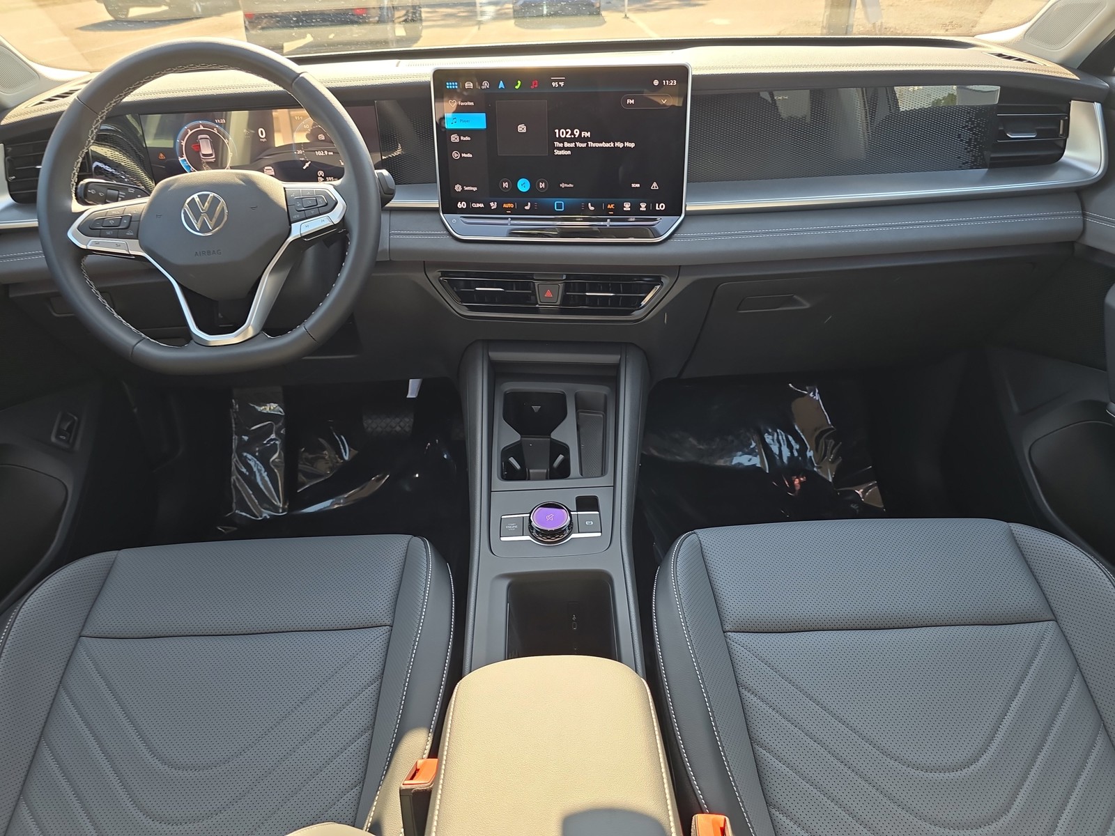 2025 Volkswagen Tiguan - Photo 12