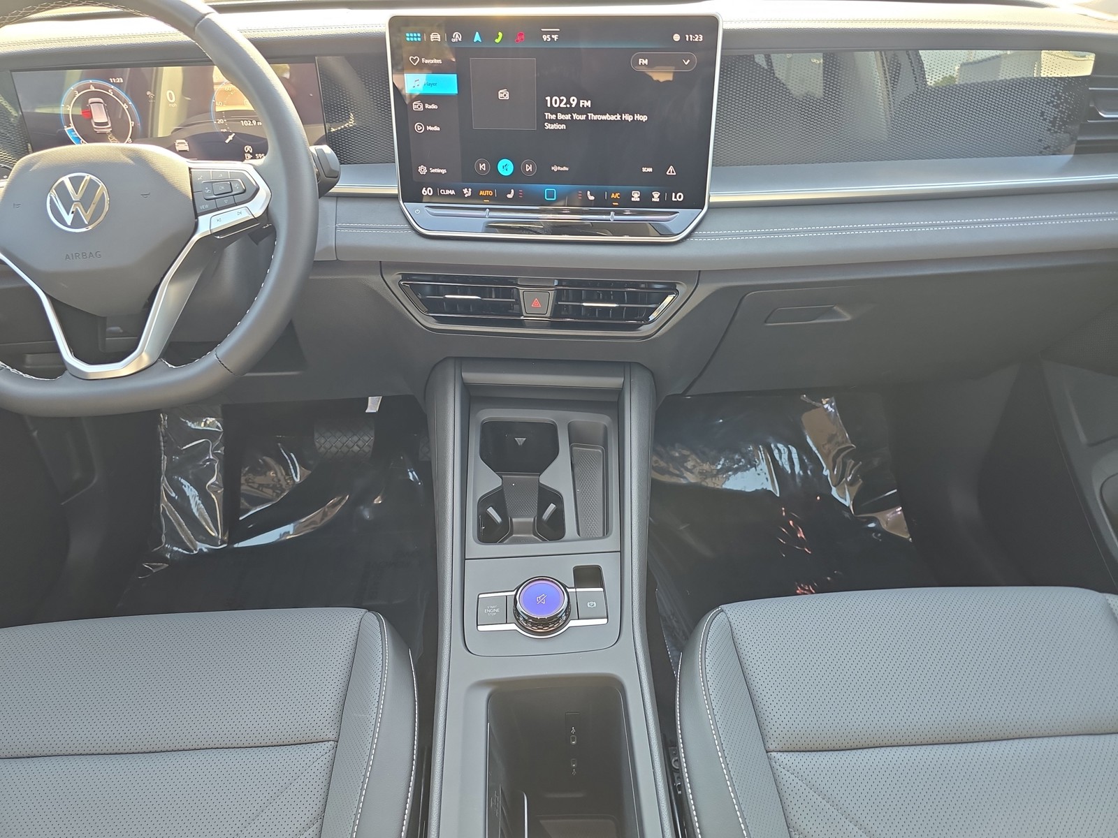 2025 Volkswagen Tiguan - Photo 14