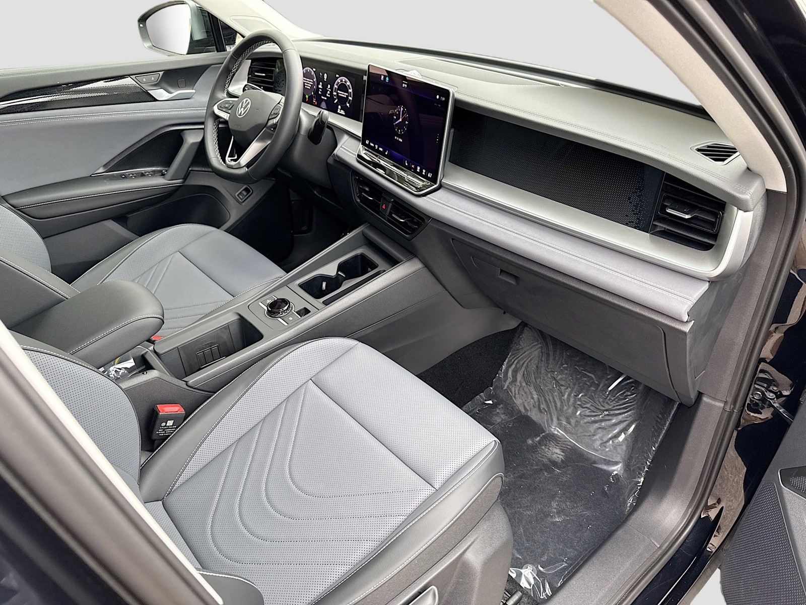 2026 Volkswagen Tiguan - Photo 13