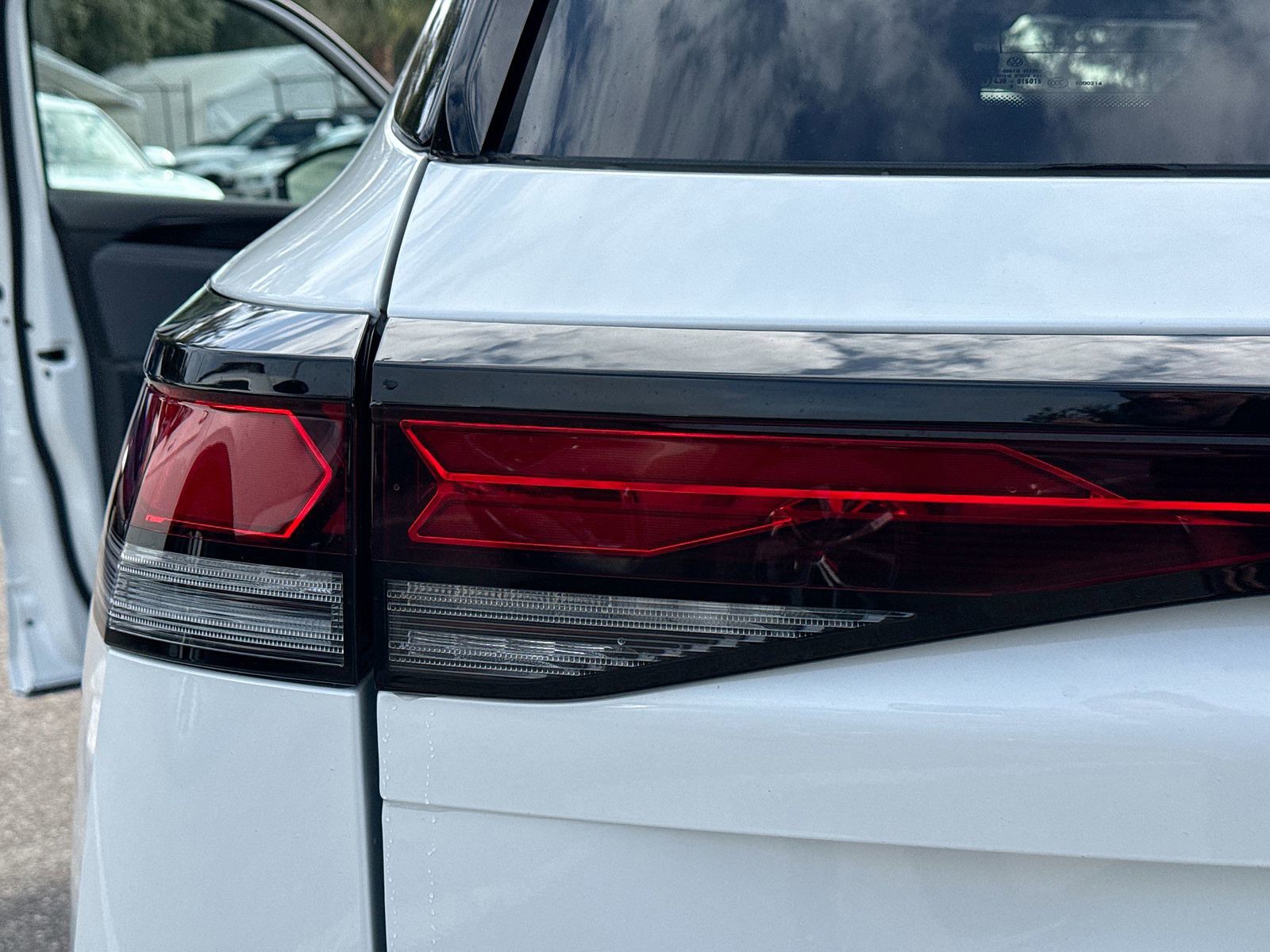 2026 Volkswagen Tiguan - Photo 10