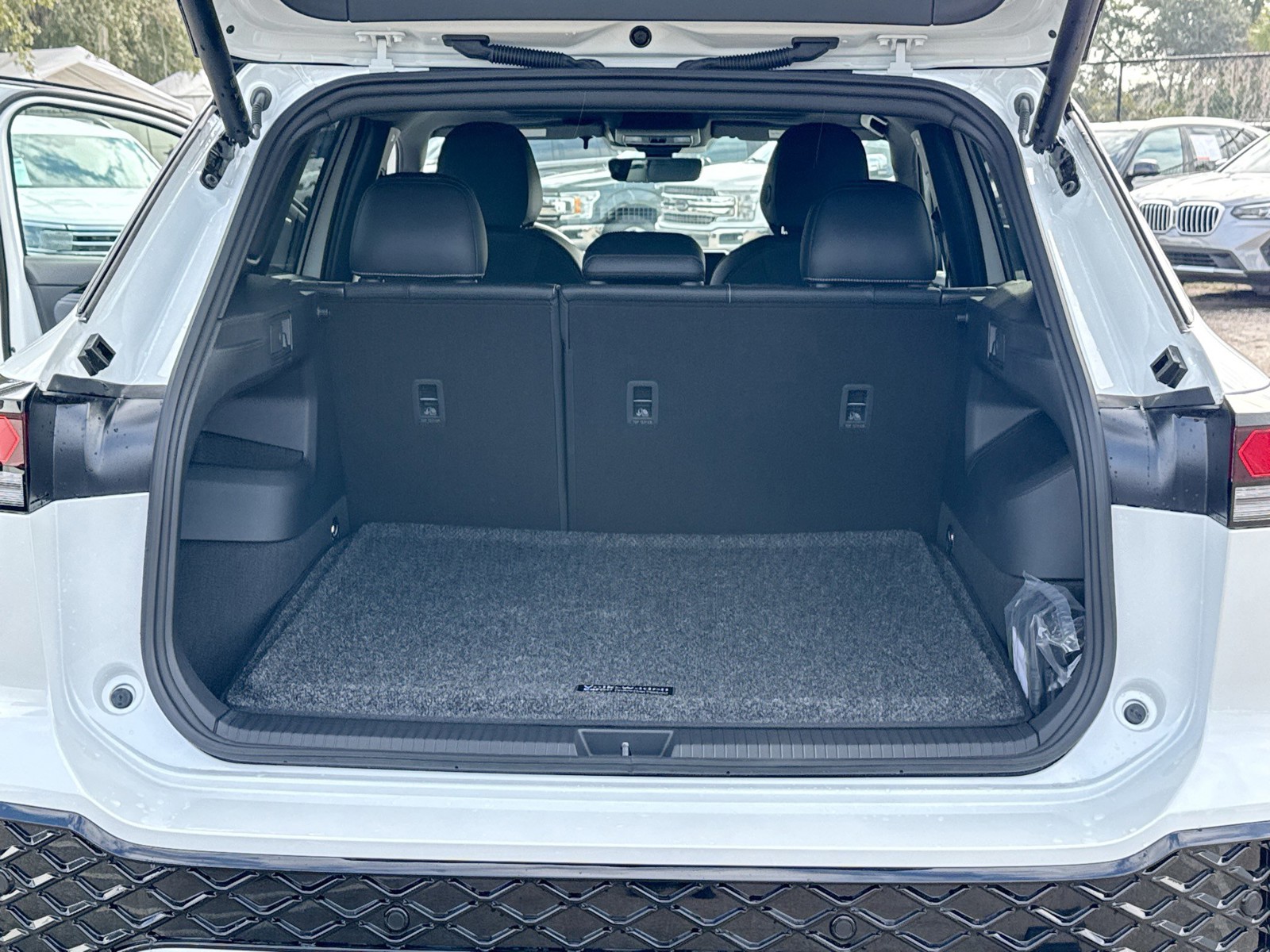 2026 Volkswagen Tiguan - Photo 12