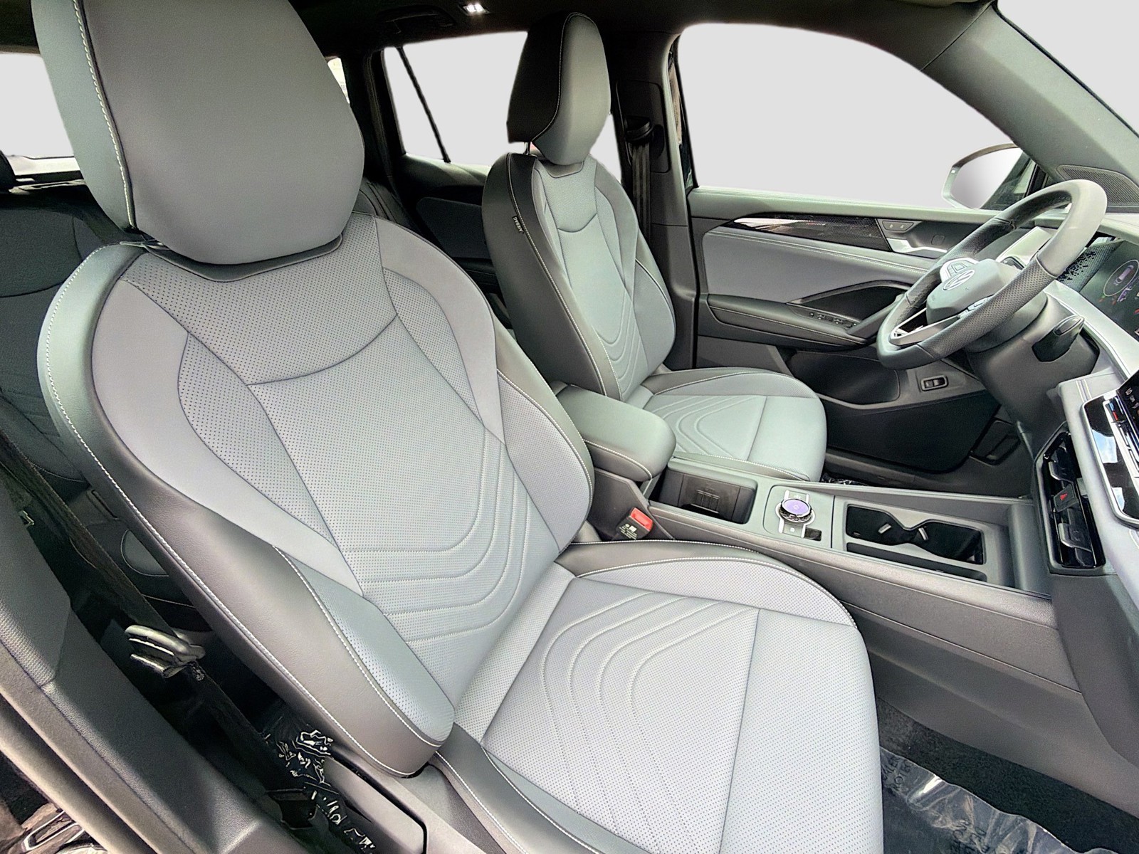 2026 Volkswagen Tiguan - Photo 14
