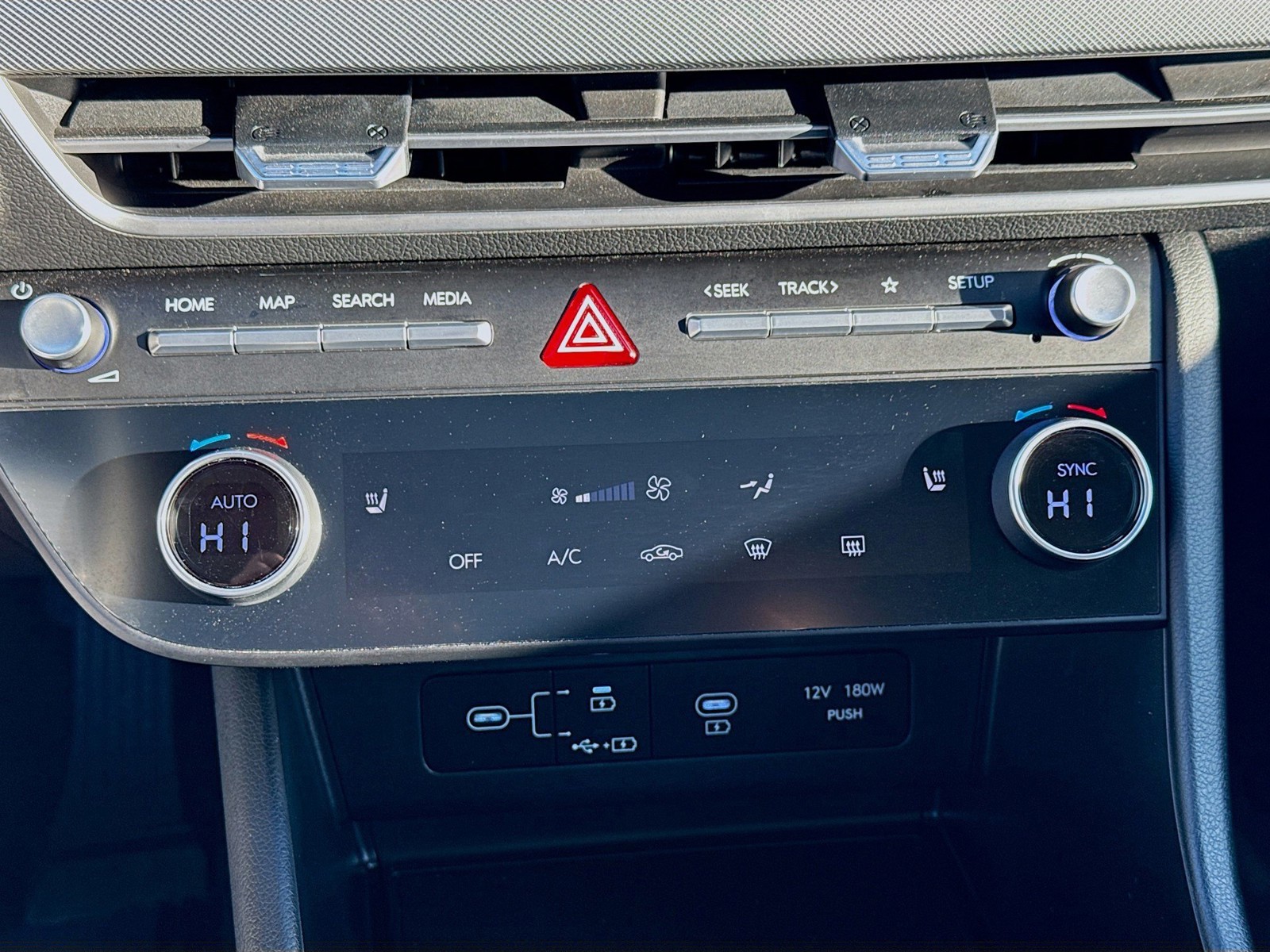 2025 Hyundai Sonata - Photo 14