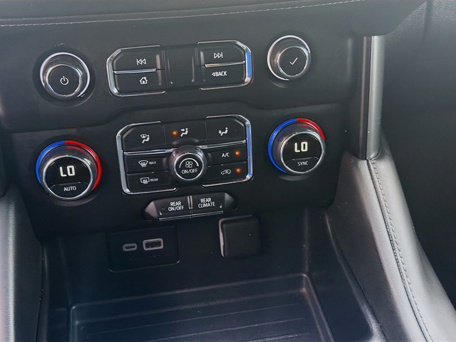 2024 Chevrolet Tahoe - Photo 15
