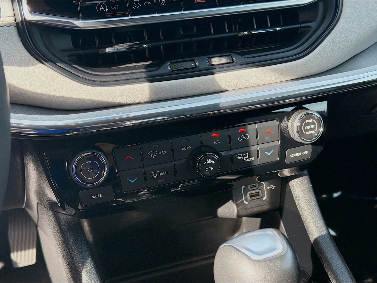 2024 Jeep Compass - Photo 14