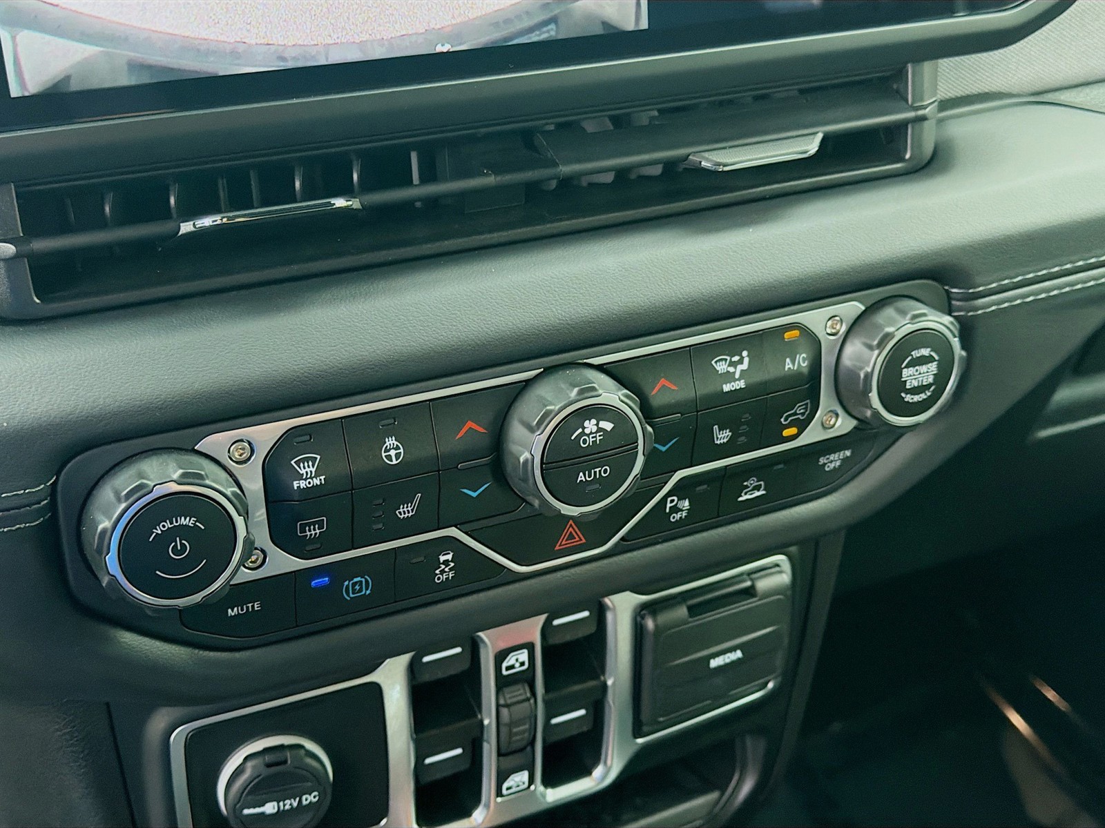 2025 Jeep Wrangler 4xe - Photo 14