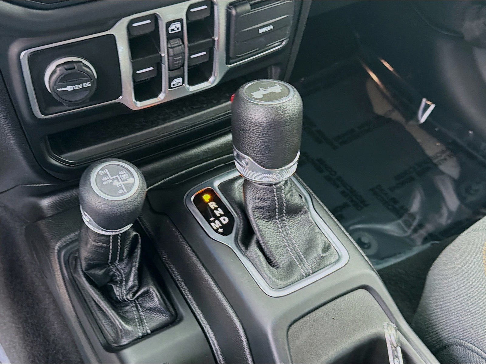 2025 Jeep Wrangler 4xe - Photo 15