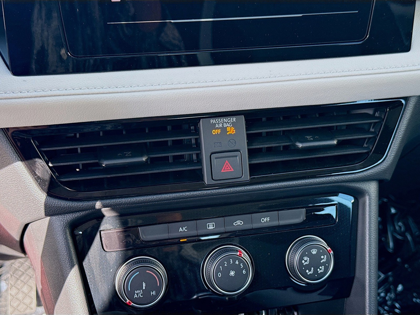 2026 Volkswagen Taos - Photo 14