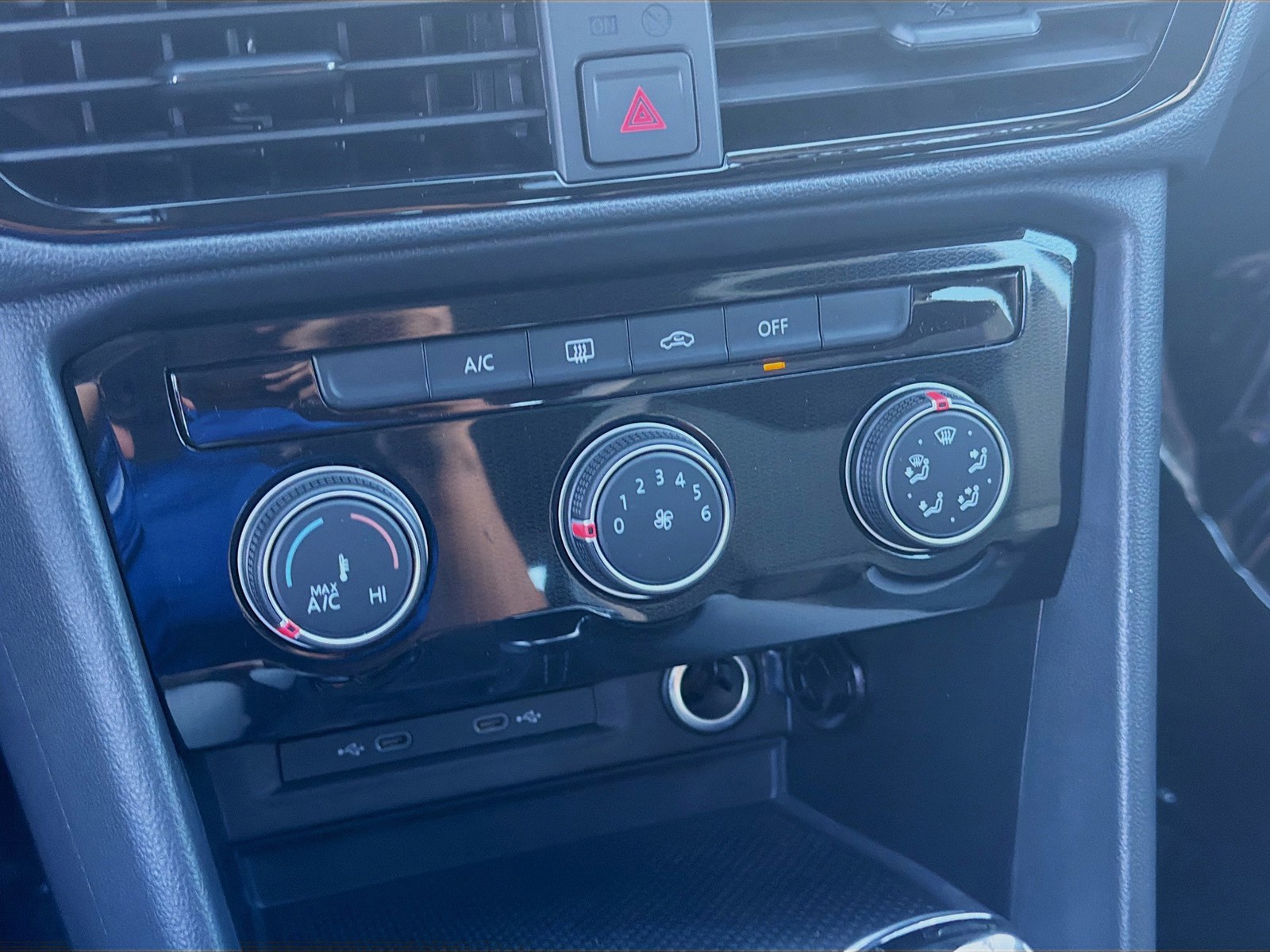 2026 Volkswagen Taos - Photo 14