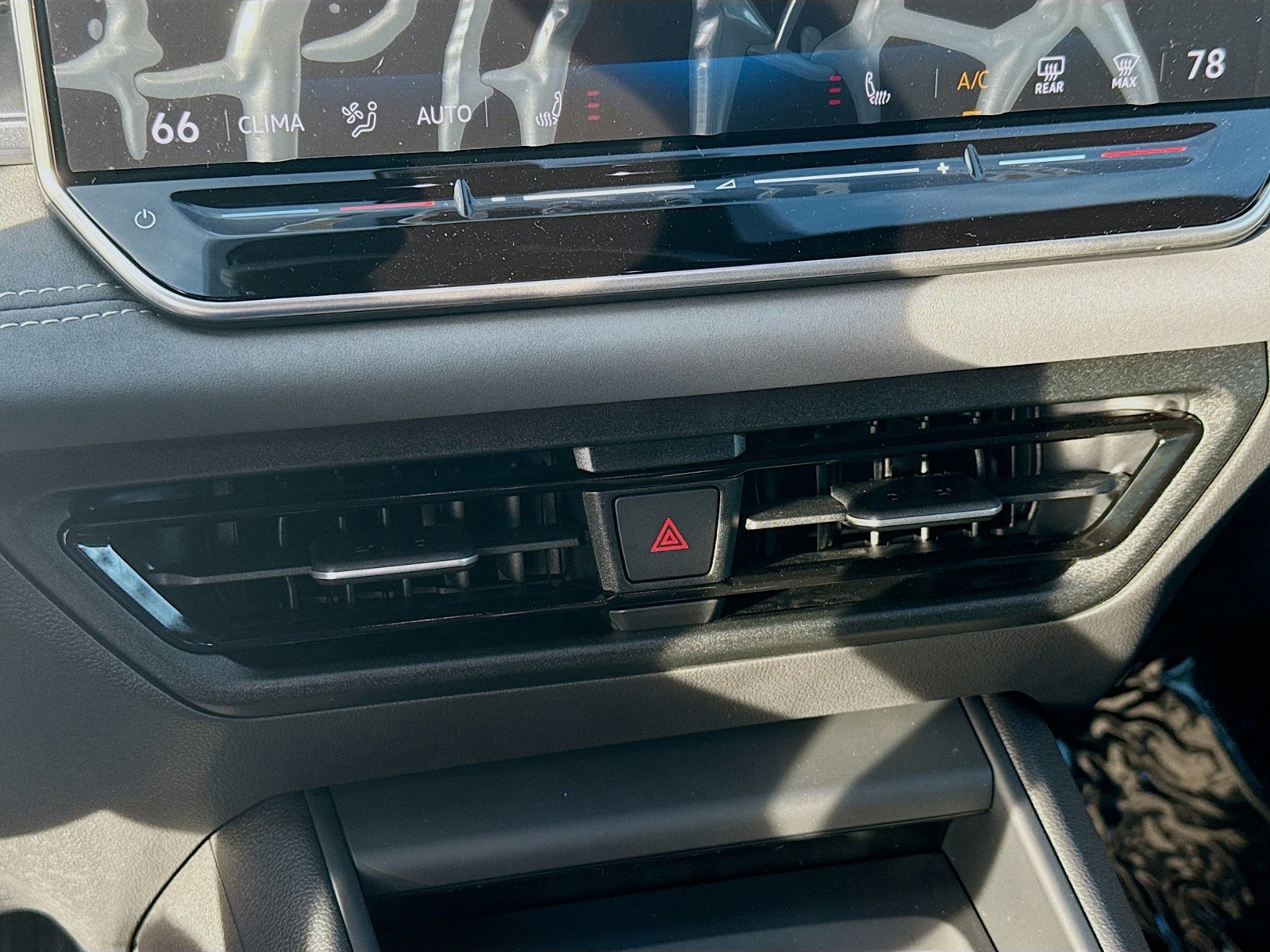2026 Volkswagen Tiguan - Photo 14