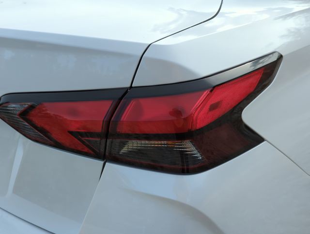 2025 Nissan Versa - Photo 11