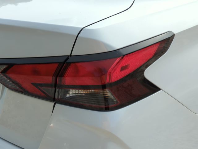 2025 Nissan Versa - Photo 11