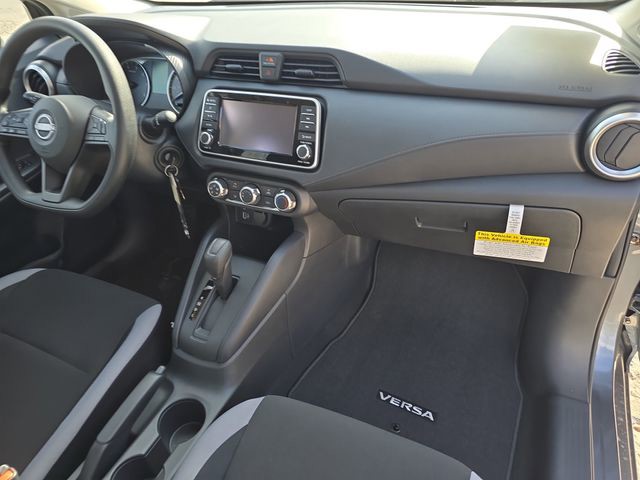 2025 Nissan Versa - Photo 12
