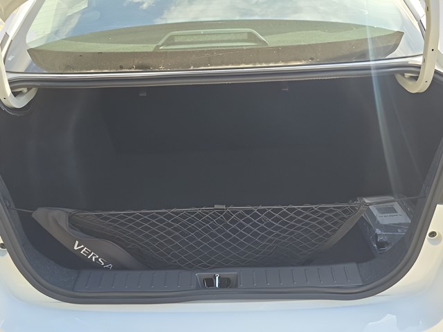 2025 Nissan Versa - Photo 10