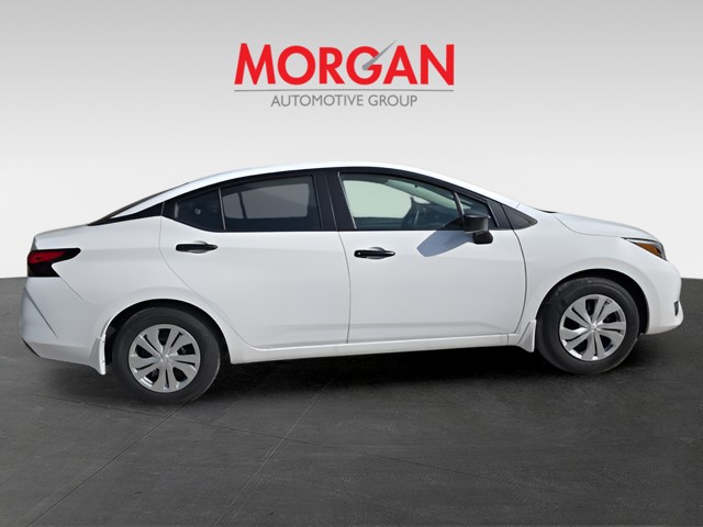 2025 Nissan Versa - Photo 9