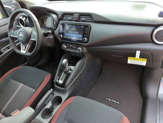 2025 Nissan Versa - Photo 13