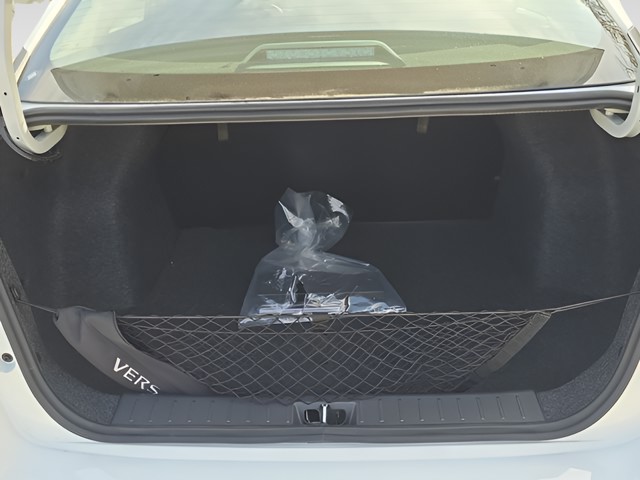 2025 Nissan Versa - Photo 10