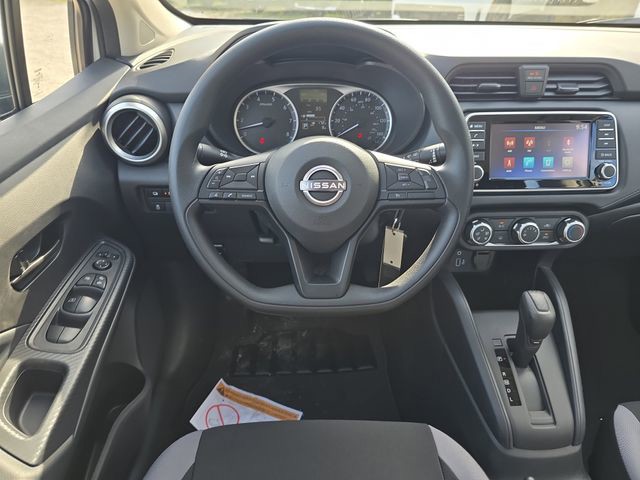 2025 Nissan Versa - Photo 13