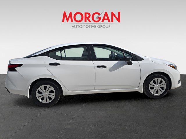 2025 Nissan Versa - Photo 9