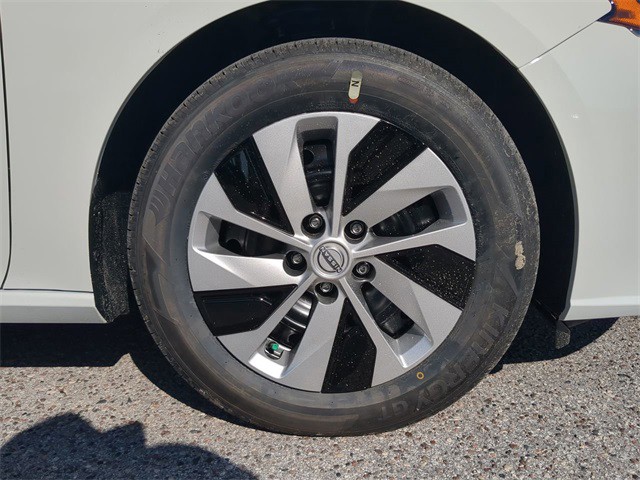 2025 Nissan Altima - Photo 11