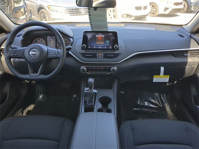 2025 Nissan Altima - Photo 13