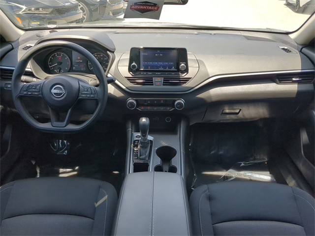 2025 Nissan Altima - Photo 13