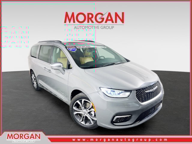 2022 Chrysler Pacifica Pinnacle's photo