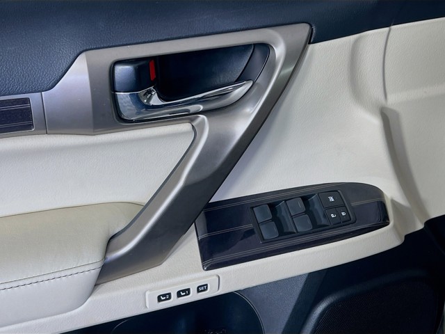 2020 Lexus GX - Photo 11