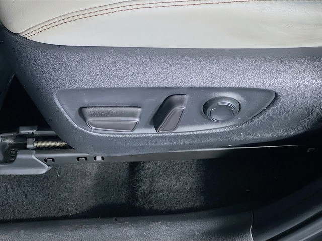2024 Toyota RAV4 - Photo 13