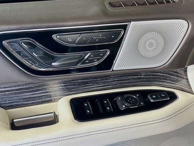 2020 Lincoln Navigator - Photo 11