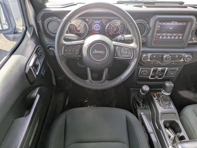 2022 Jeep Wrangler - Photo 14